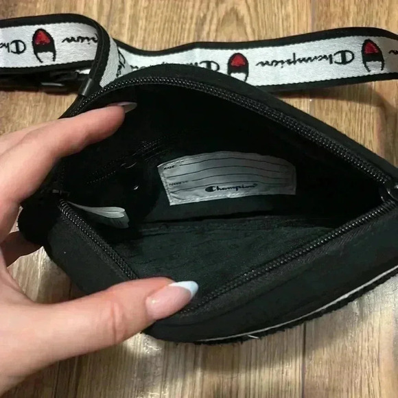 BNWOT Champion loco fanny pack/belt bag - Picture 3 of 5